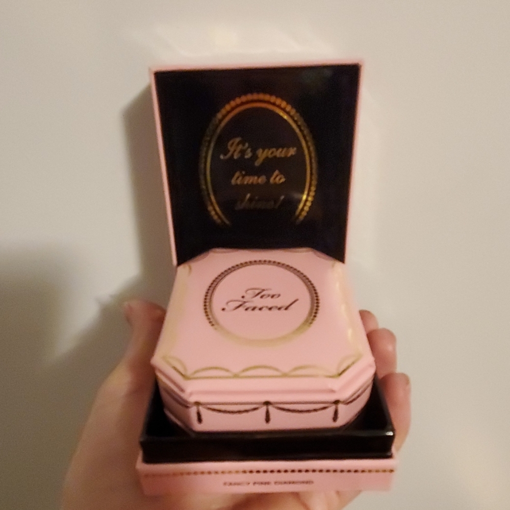 Too Faced Diamond Light Fancy Pink Highlighter